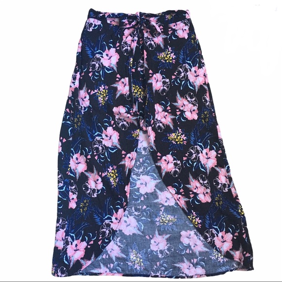 Ruffled Top & Maxi Skirt Set  size Medium - Picture 4 of 7